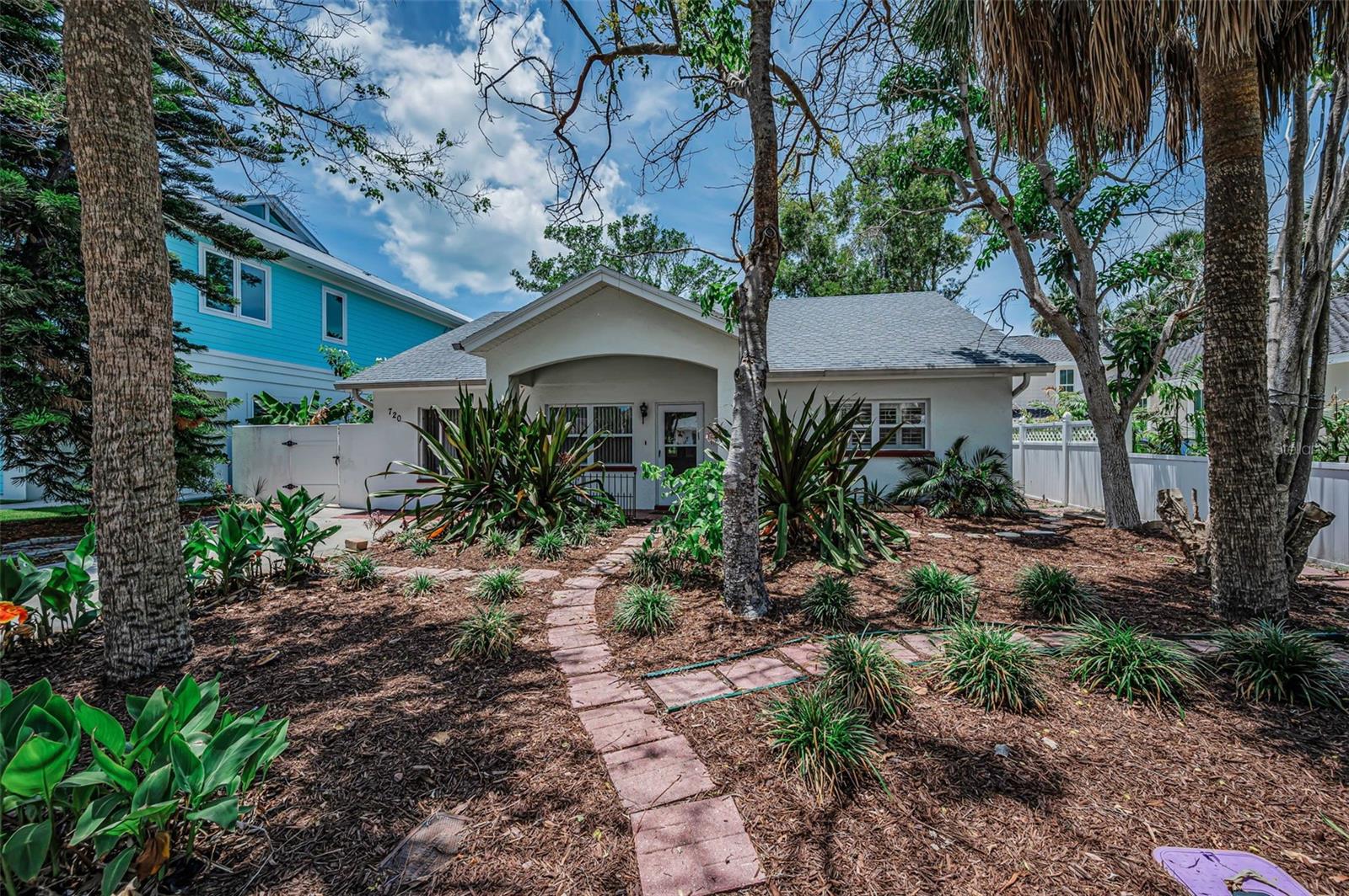 720 BRUCE AVE, CLEARWATER BEACH, FL — photo 2