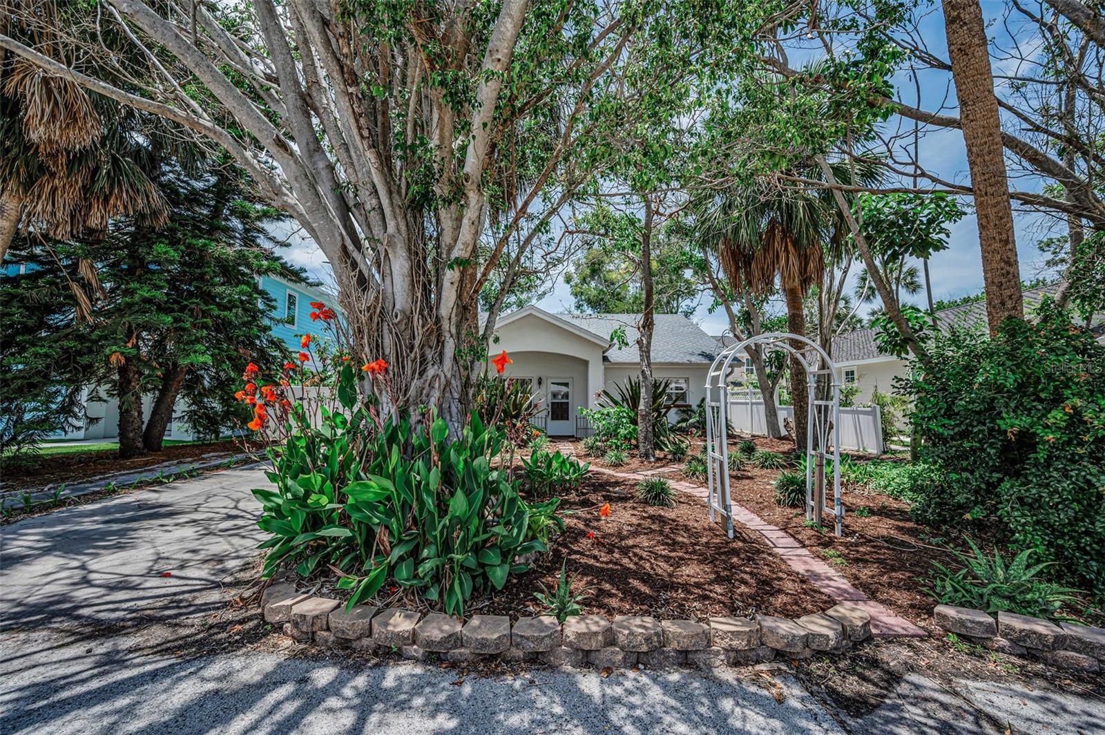 720 BRUCE AVE, CLEARWATER BEACH, FL — photo 4