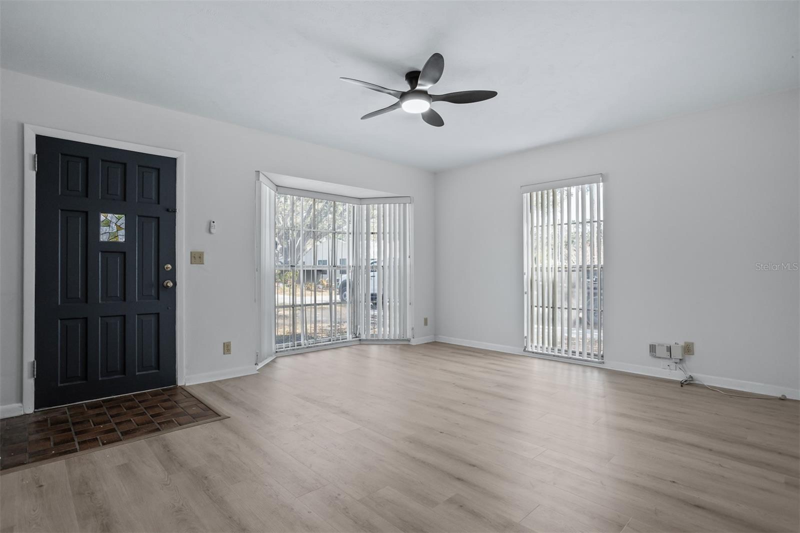 812 W WARREN AVE, TAMPA, FL — photo 2