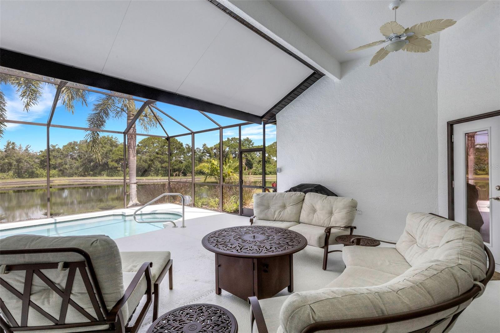 374 LONDONDERRY DR, SARASOTA, FL — photo 23