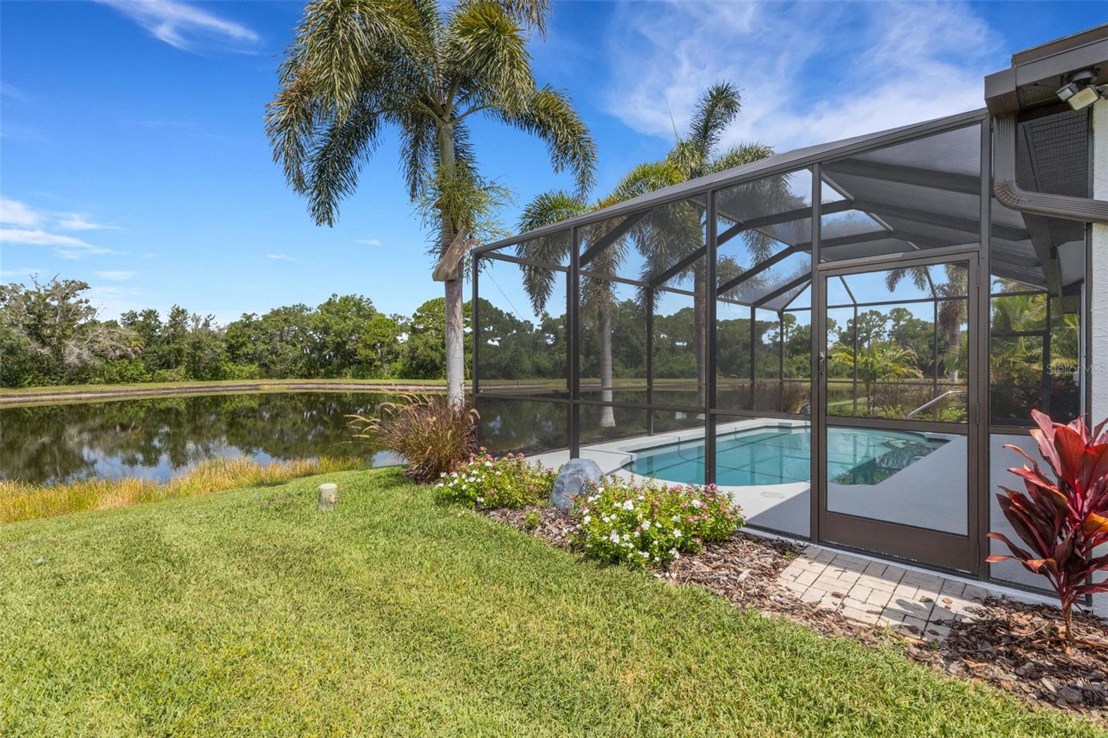 374 LONDONDERRY DR, SARASOTA, FL — photo 27