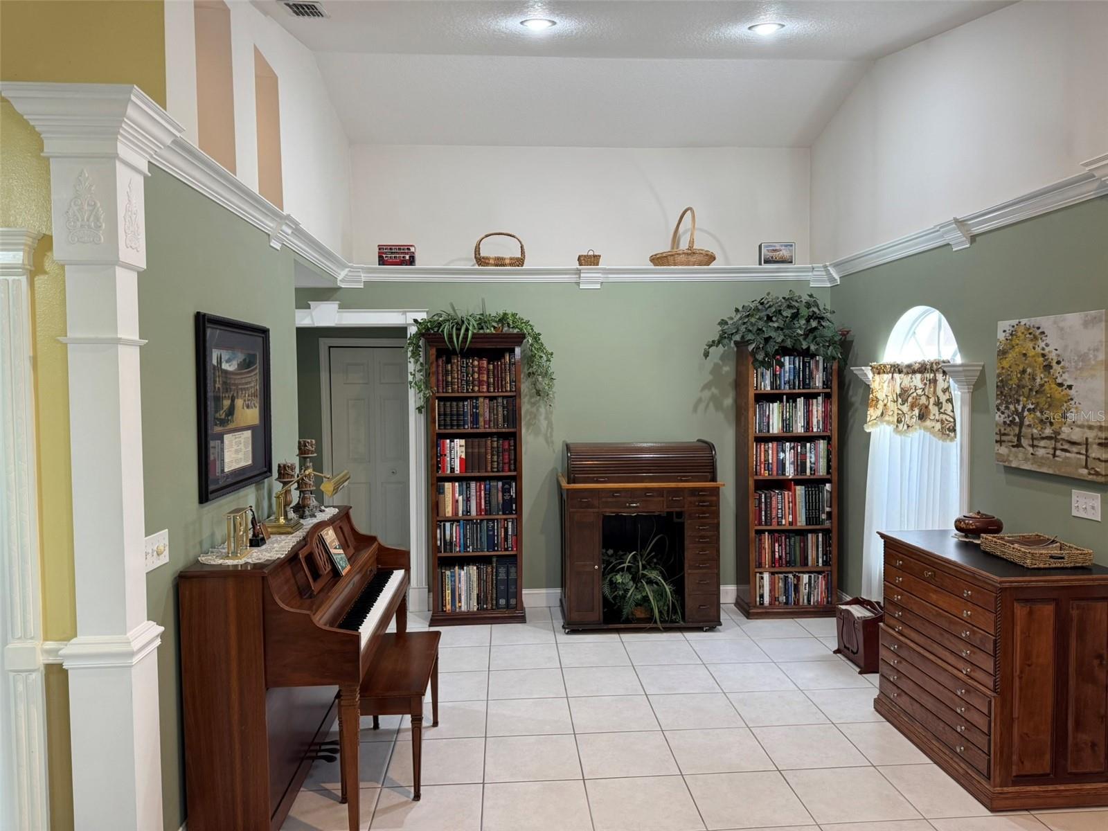 9814 OSLIN ST, TAMPA, FL — photo 2