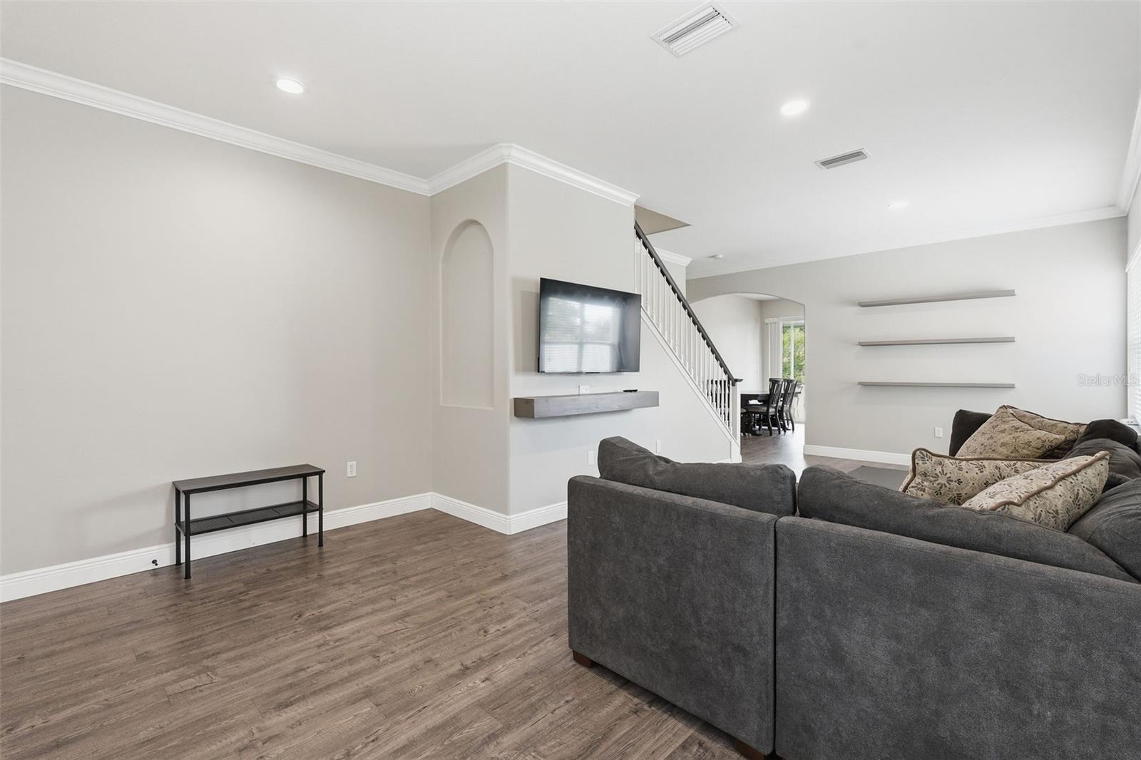 8836 CAMERON CREST DR, TAMPA, FL — photo 4