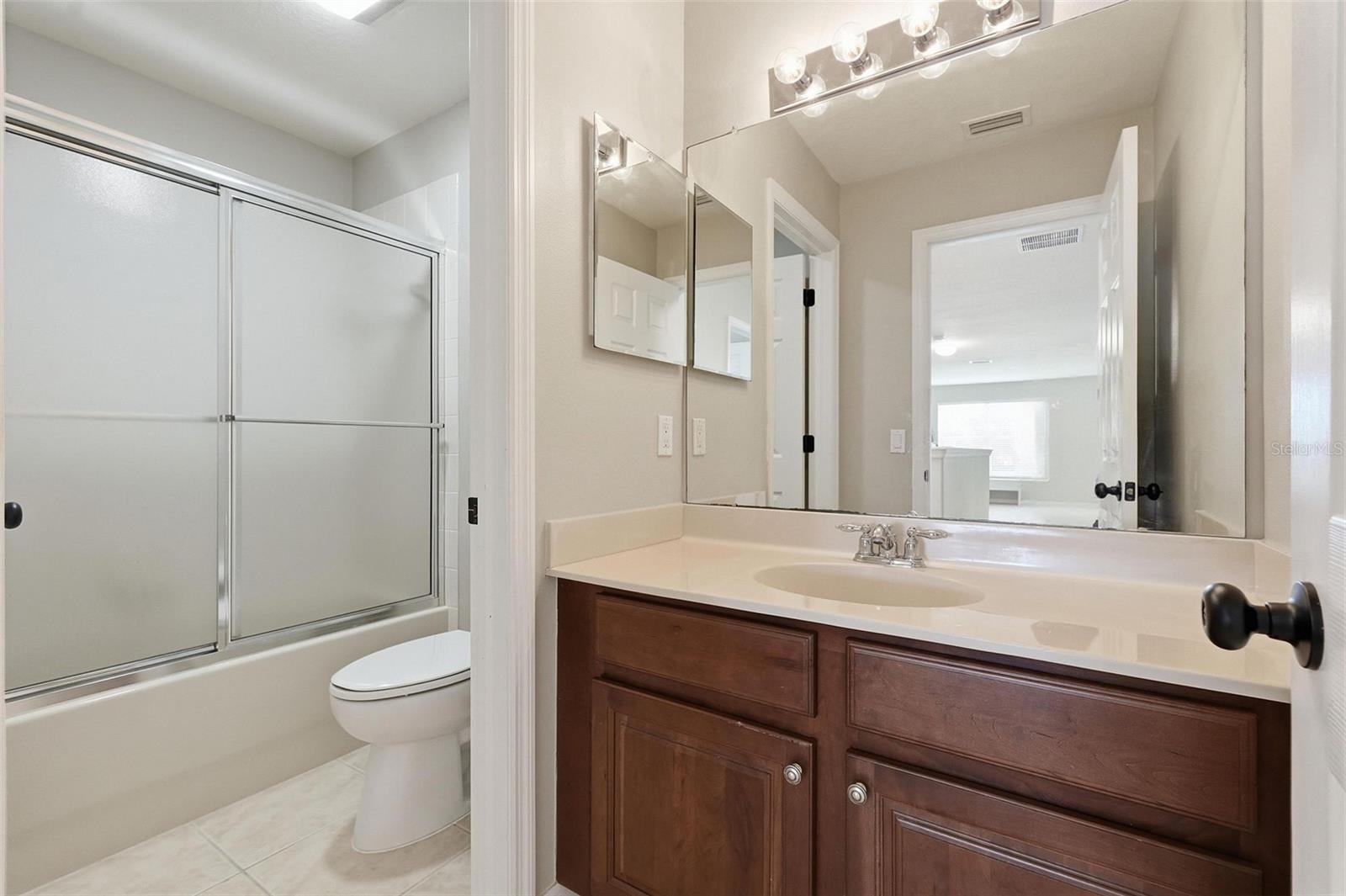 8836 CAMERON CREST DR, TAMPA, FL — photo 34