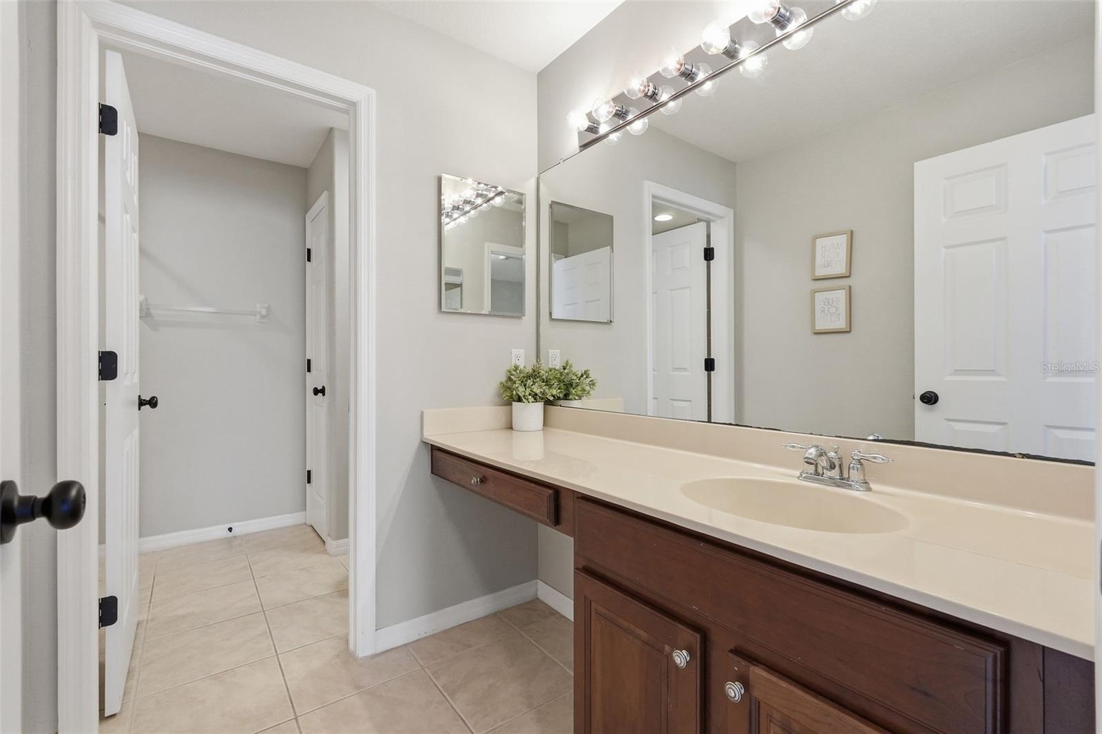 8836 CAMERON CREST DR, TAMPA, FL — photo 41