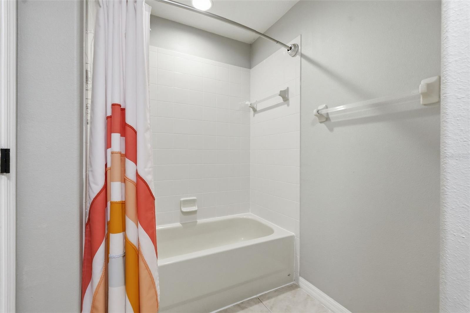 8836 CAMERON CREST DR, TAMPA, FL — photo 42