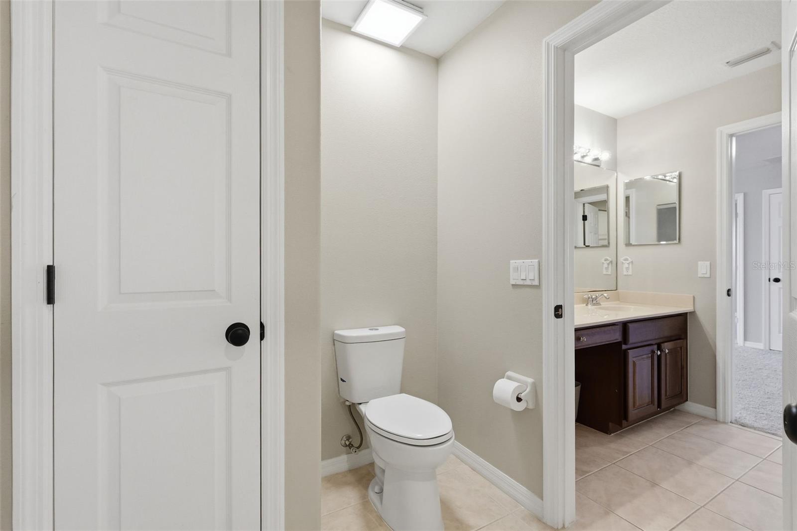 8836 CAMERON CREST DR, TAMPA, FL — photo 43