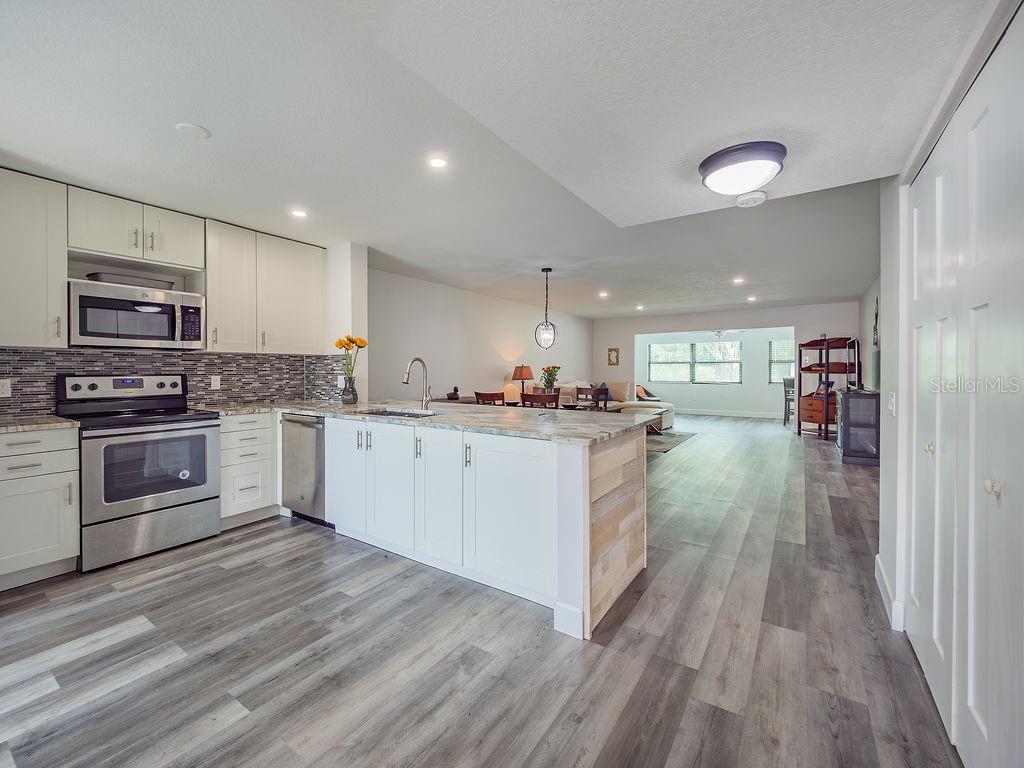 193 PINENEEDLE DR, BRADENTON, FL — photo 7