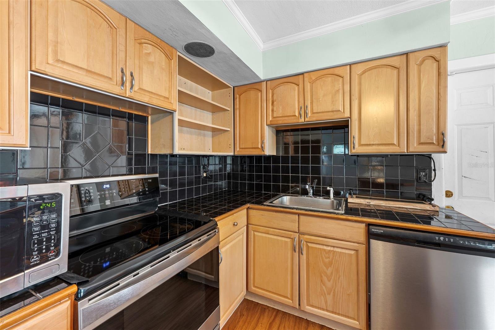 6737 LAUREL ST N, ST PETERSBURG, FL — photo 9
