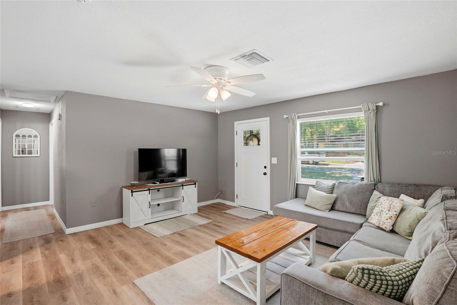 1512 E HANNA AVE, TAMPA, FL — photo 9