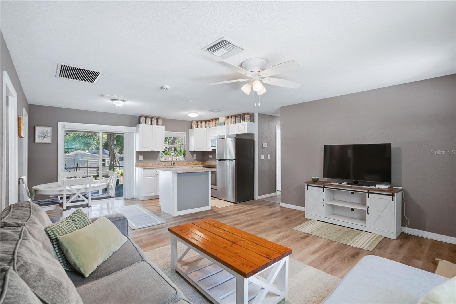 1512 E HANNA AVE, TAMPA, FL — photo 10