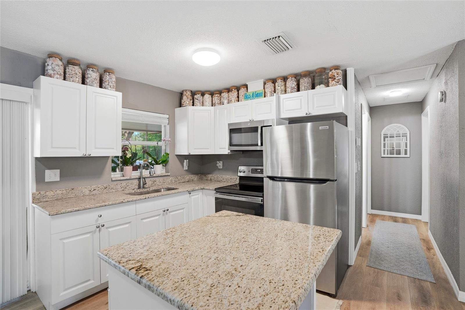 1512 E HANNA AVE, TAMPA, FL — photo 11