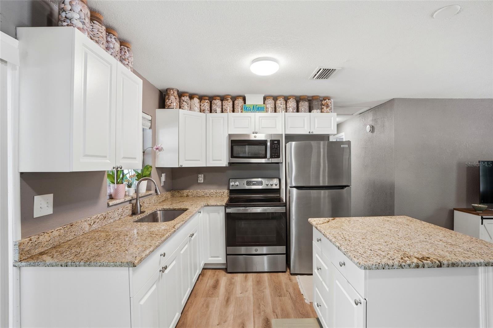 1512 E HANNA AVE, TAMPA, FL — photo 13