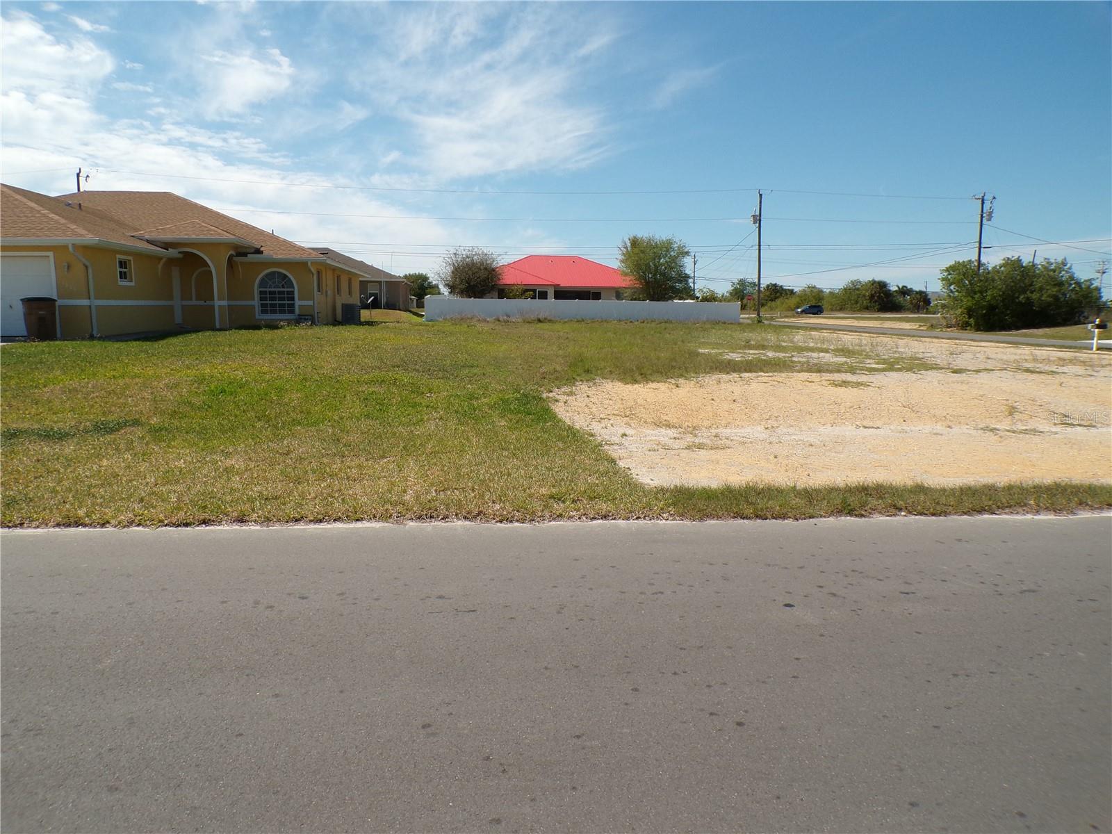 1910 NE 8TH PL, CAPE CORAL, FL — photo 2