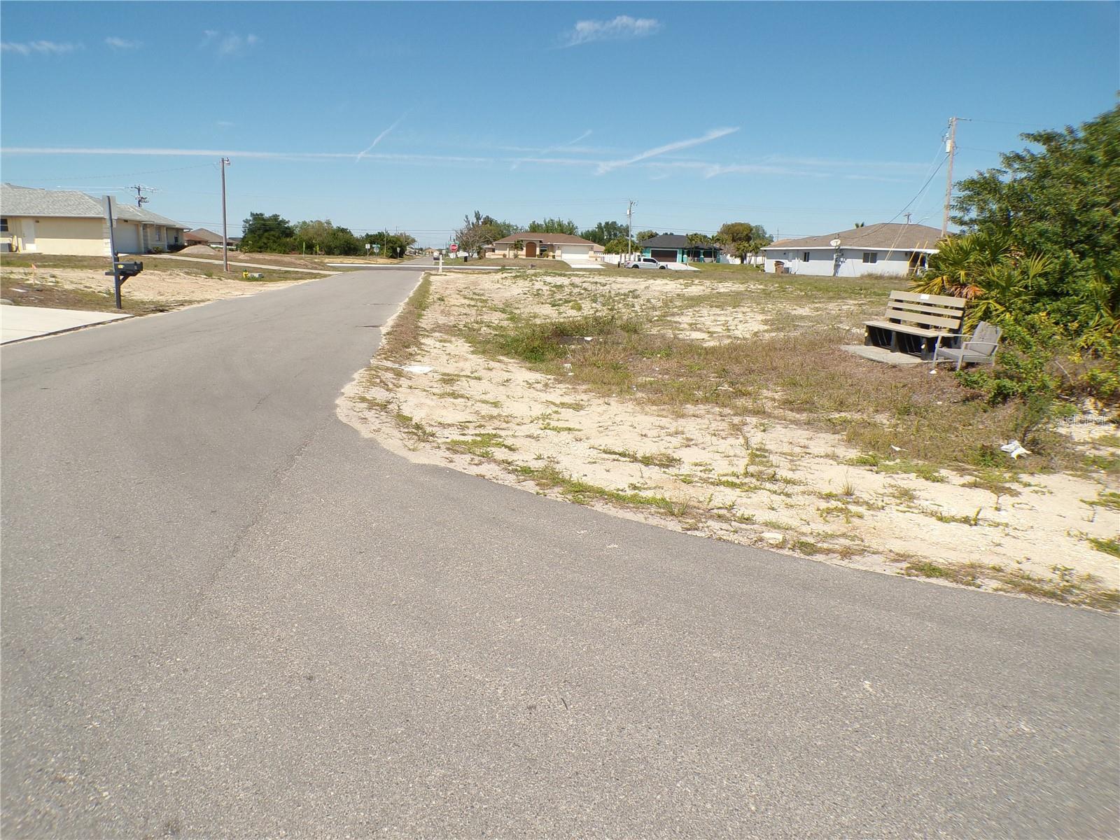 821 NE 15TH LN, CAPE CORAL, FL — photo 3