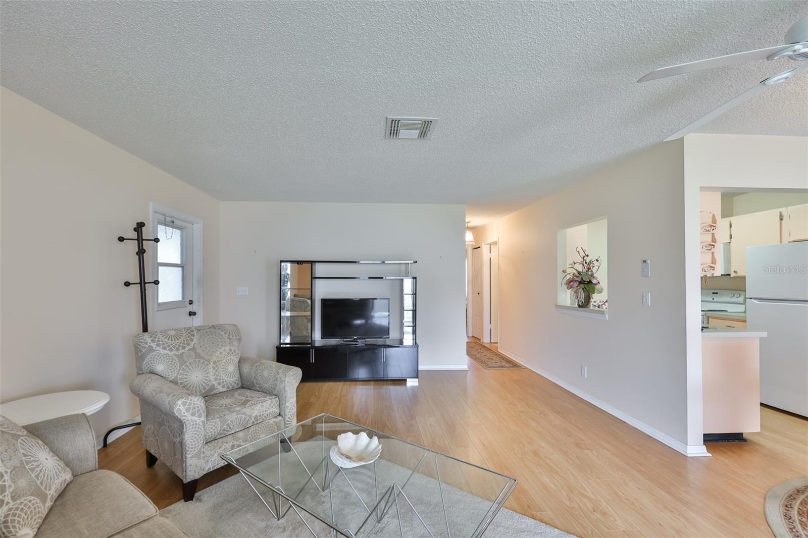 109 GLENDOWER CIR, SUN CITY CENTER, FL — photo 8