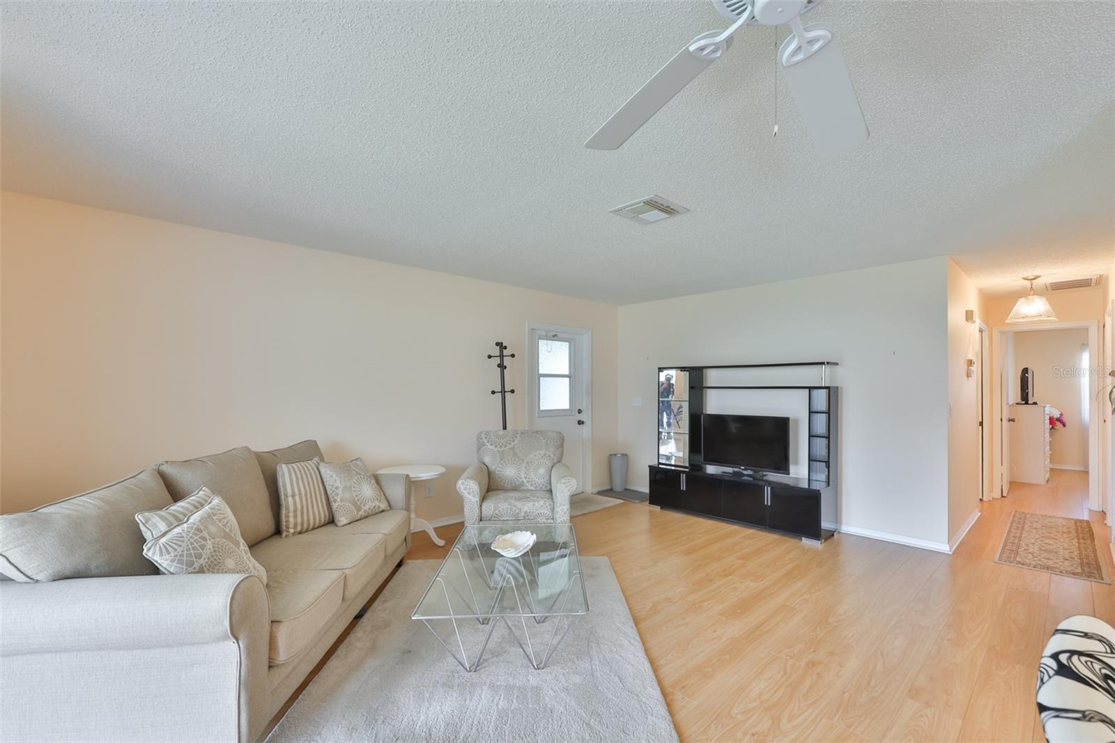 109 GLENDOWER CIR, SUN CITY CENTER, FL — photo 9