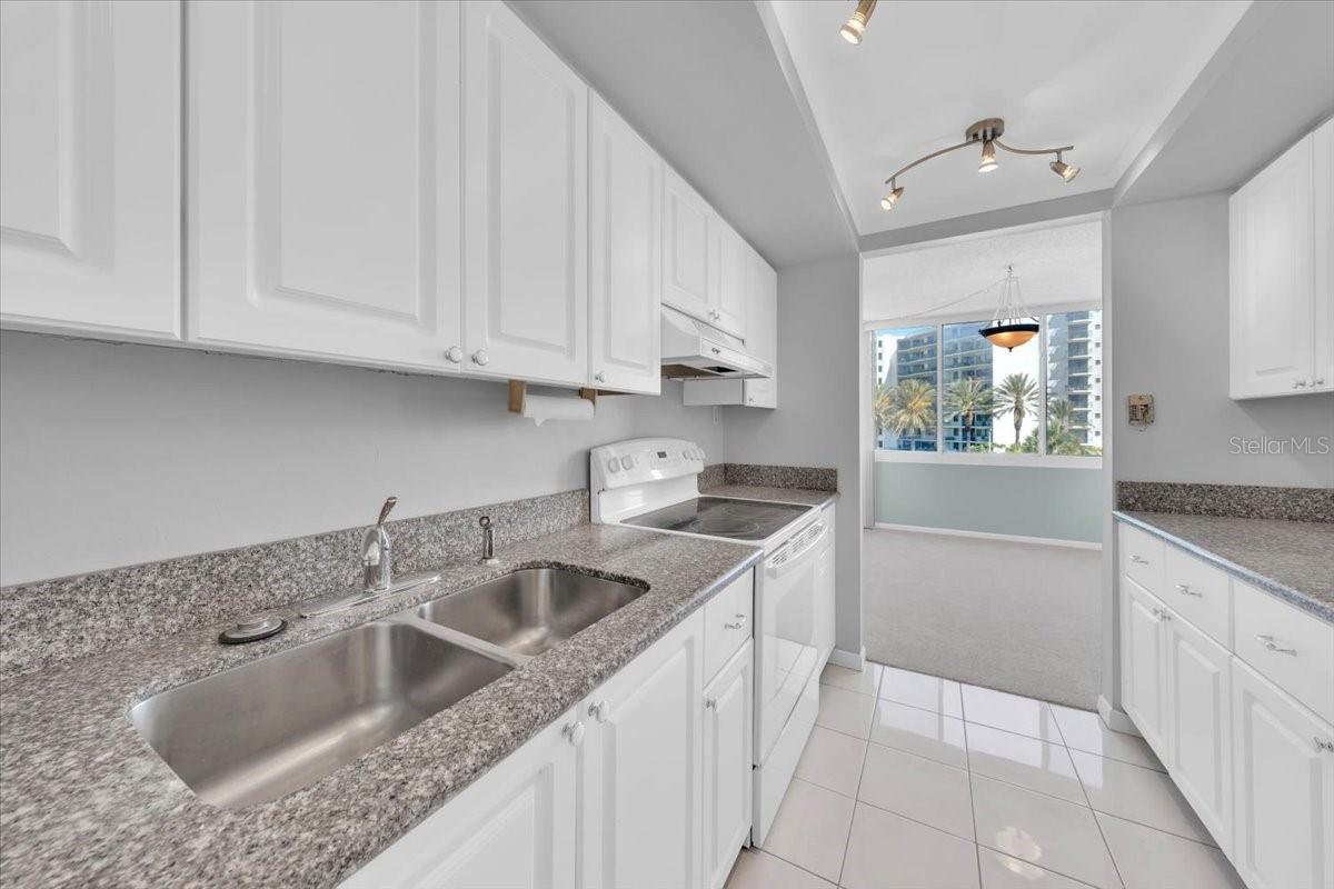 660 ISLAND WAY #301, CLEARWATER BEACH, FL — photo 4