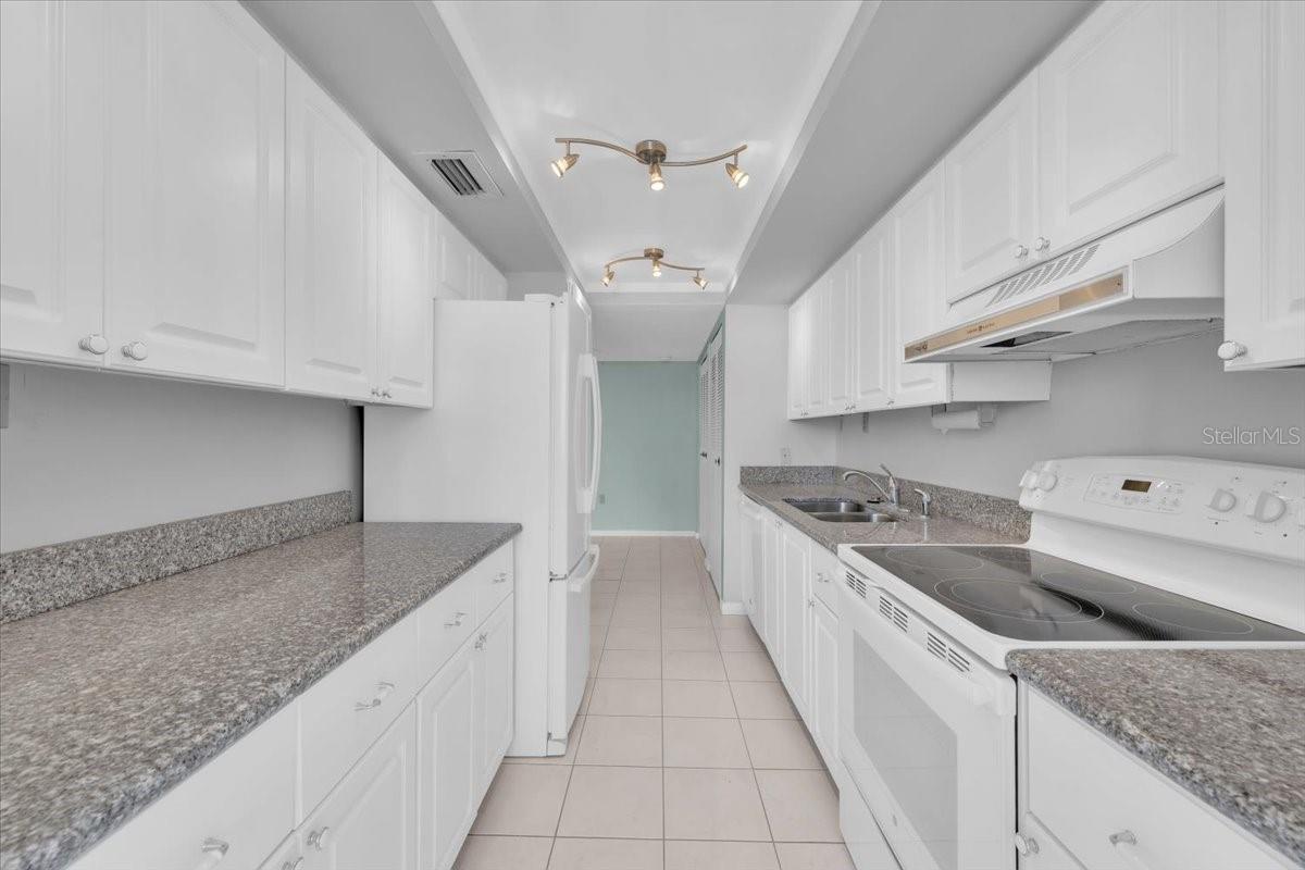 660 ISLAND WAY #301, CLEARWATER BEACH, FL — photo 8