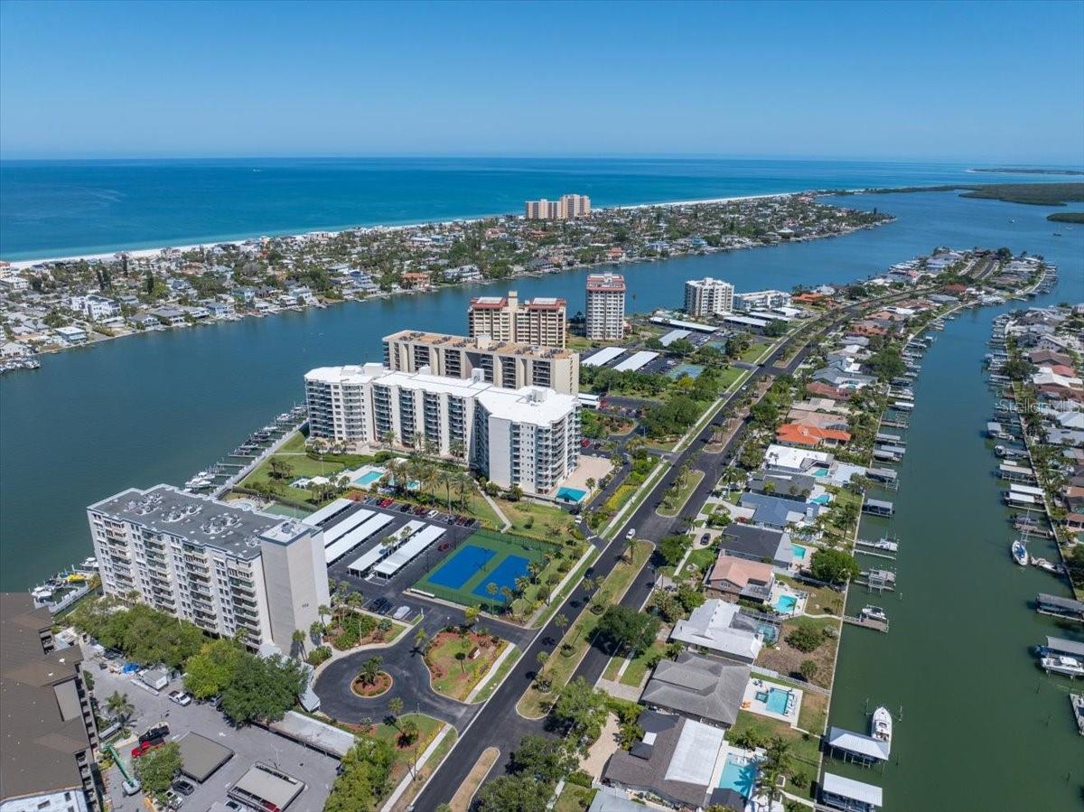 660 ISLAND WAY #301, CLEARWATER BEACH, FL — photo 44