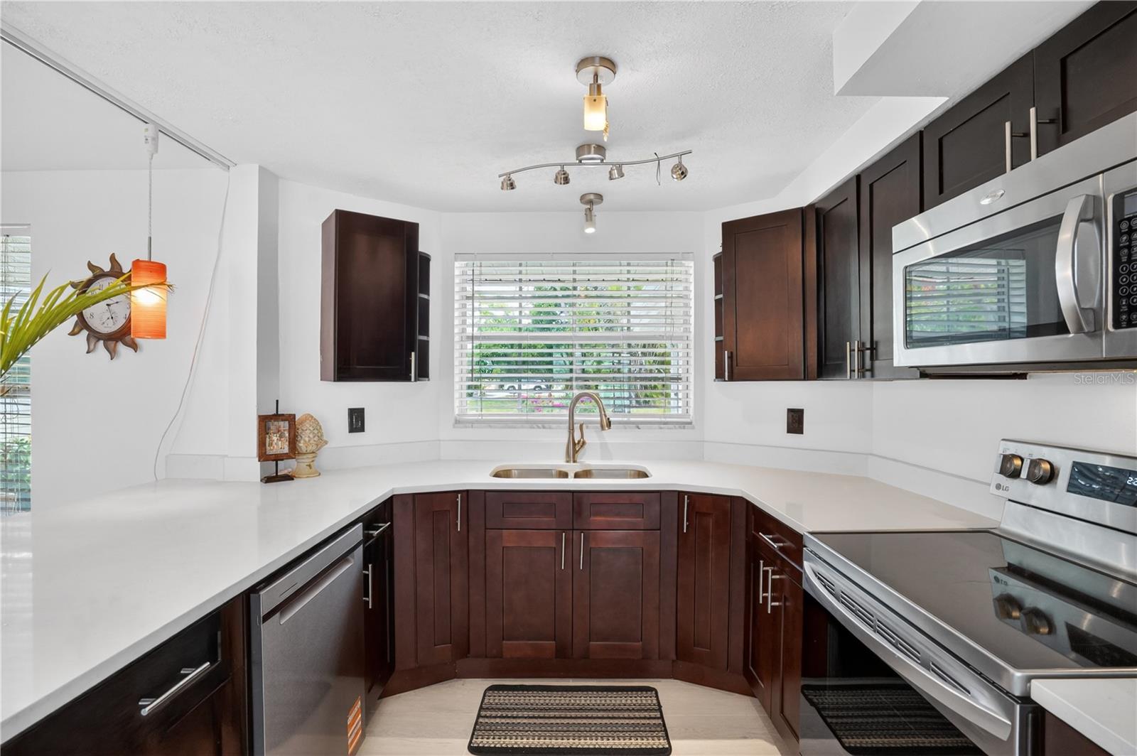 2403 VERMONT AVE E, BRADENTON, FL — photo 10