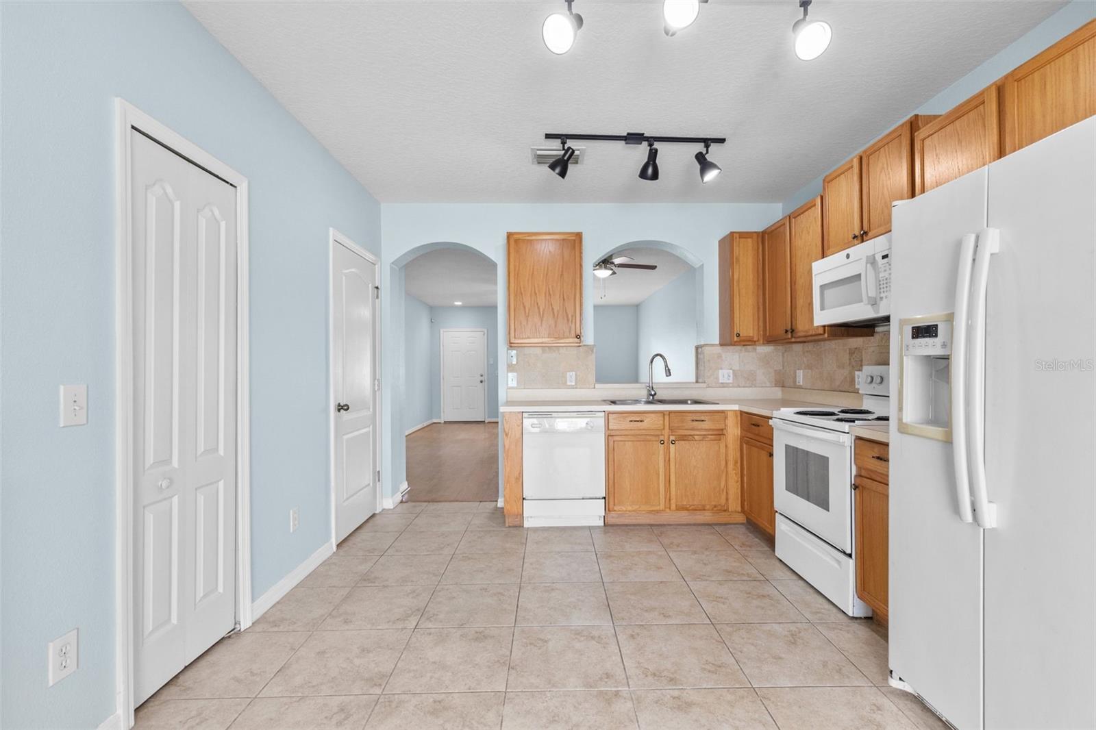 16221 SWAN VIEW CIR, ODESSA, FL — photo 10