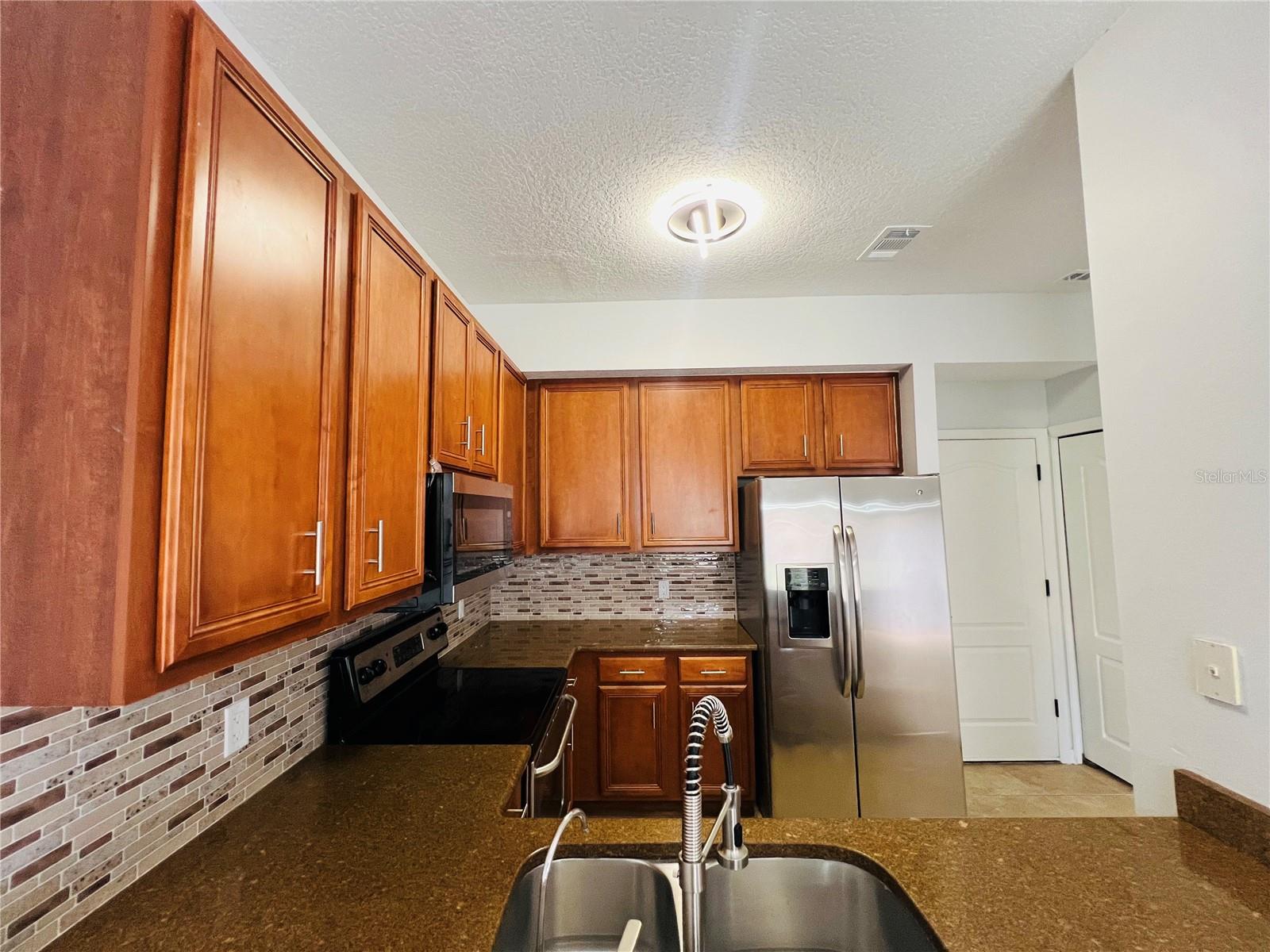 9096 IRON OAK AVE, TAMPA, FL — photo 7
