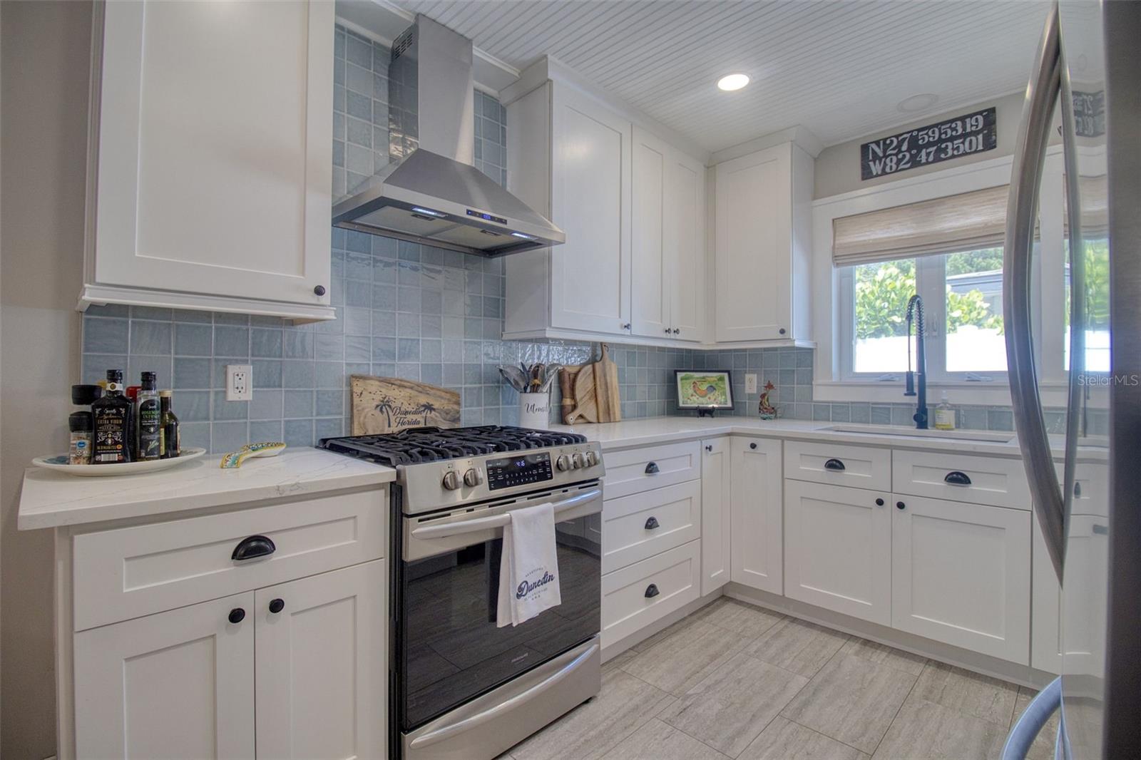 128 EDGEWATER TER, DUNEDIN, FL — photo 17