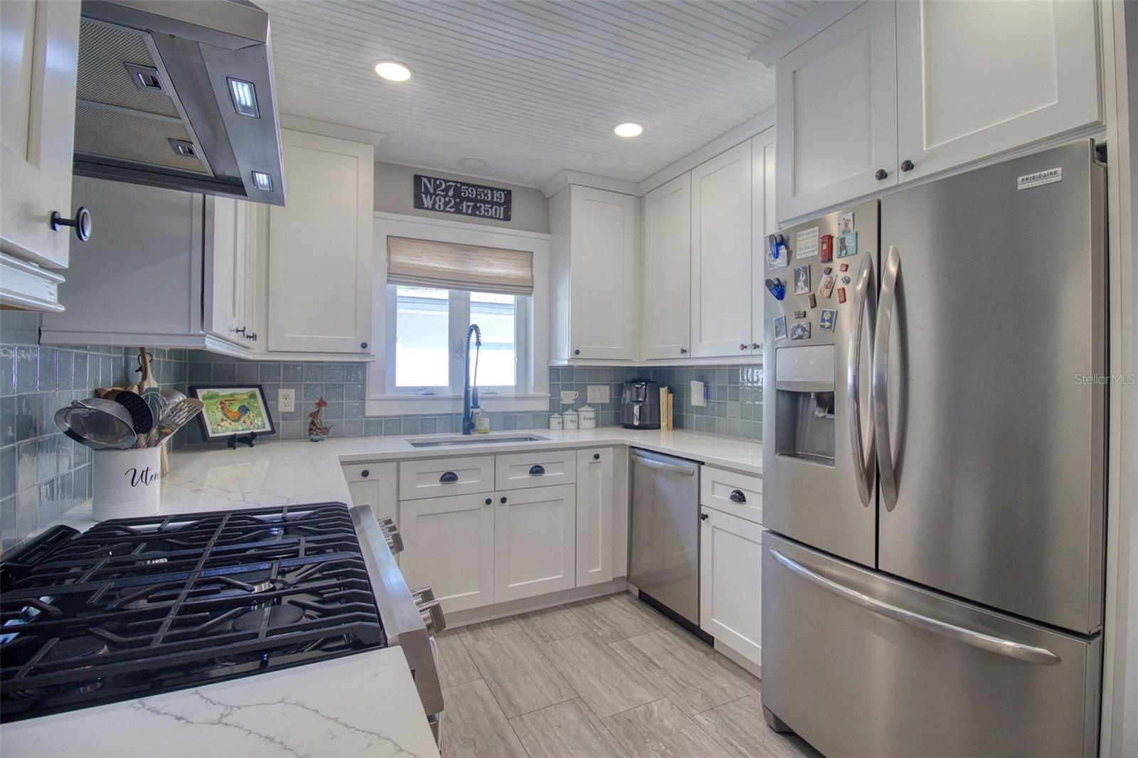 128 EDGEWATER TER, DUNEDIN, FL — photo 18