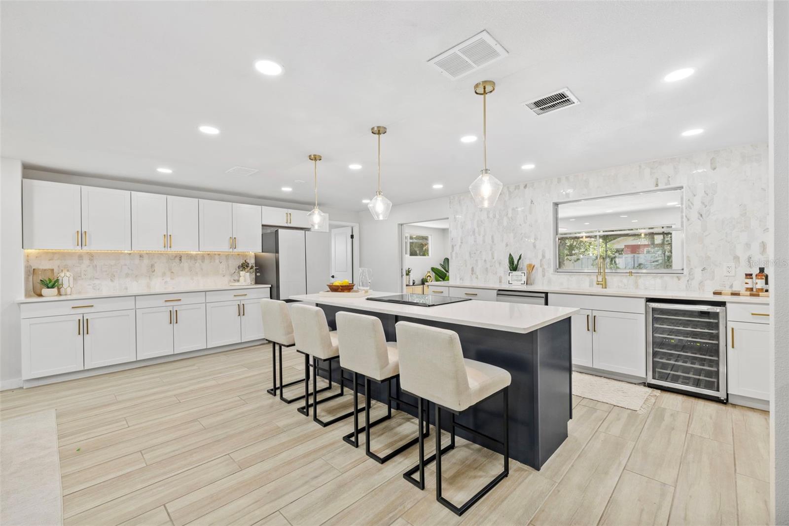 1905 ORO CT, CLEARWATER, FL — photo 11