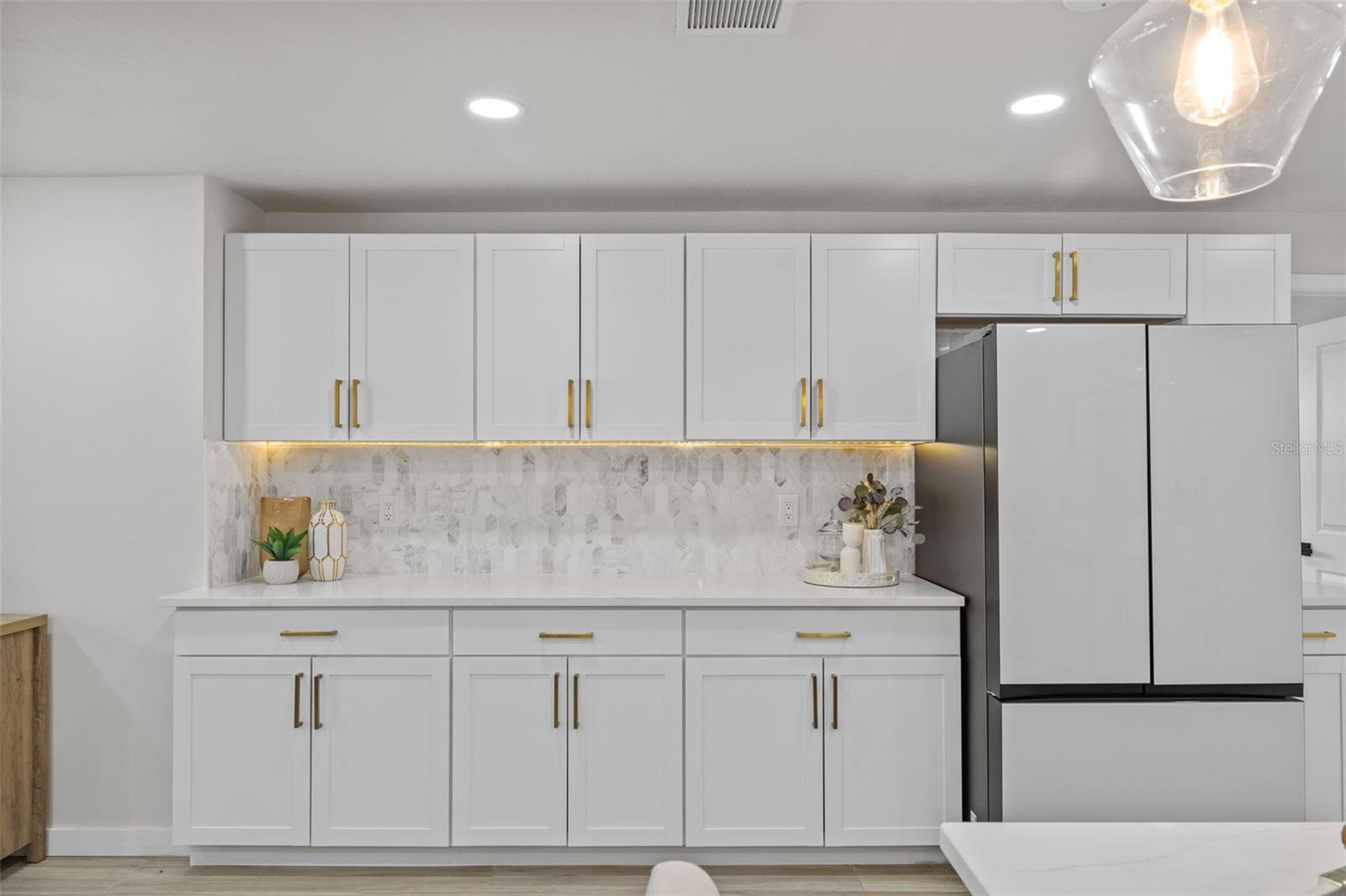 1905 ORO CT, CLEARWATER, FL — photo 12