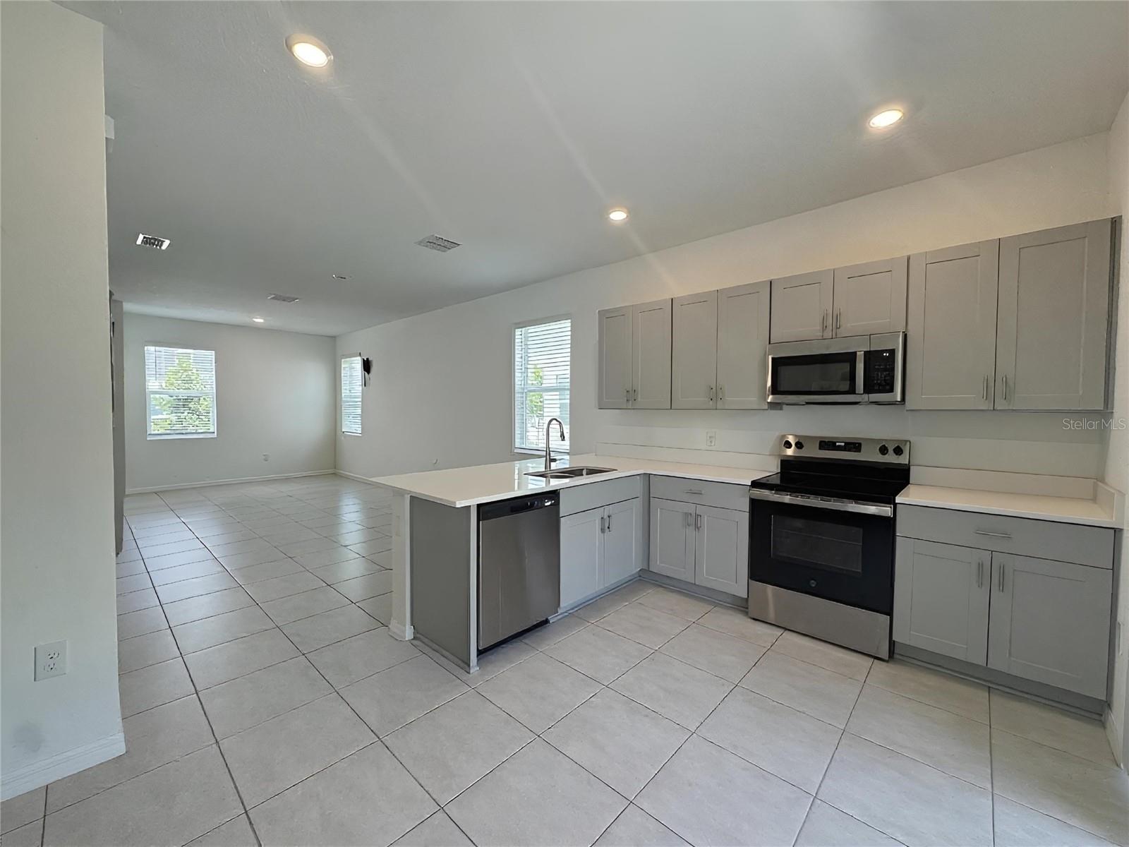 3093 SKYLINE LOOP, KISSIMMEE, FL — photo 3