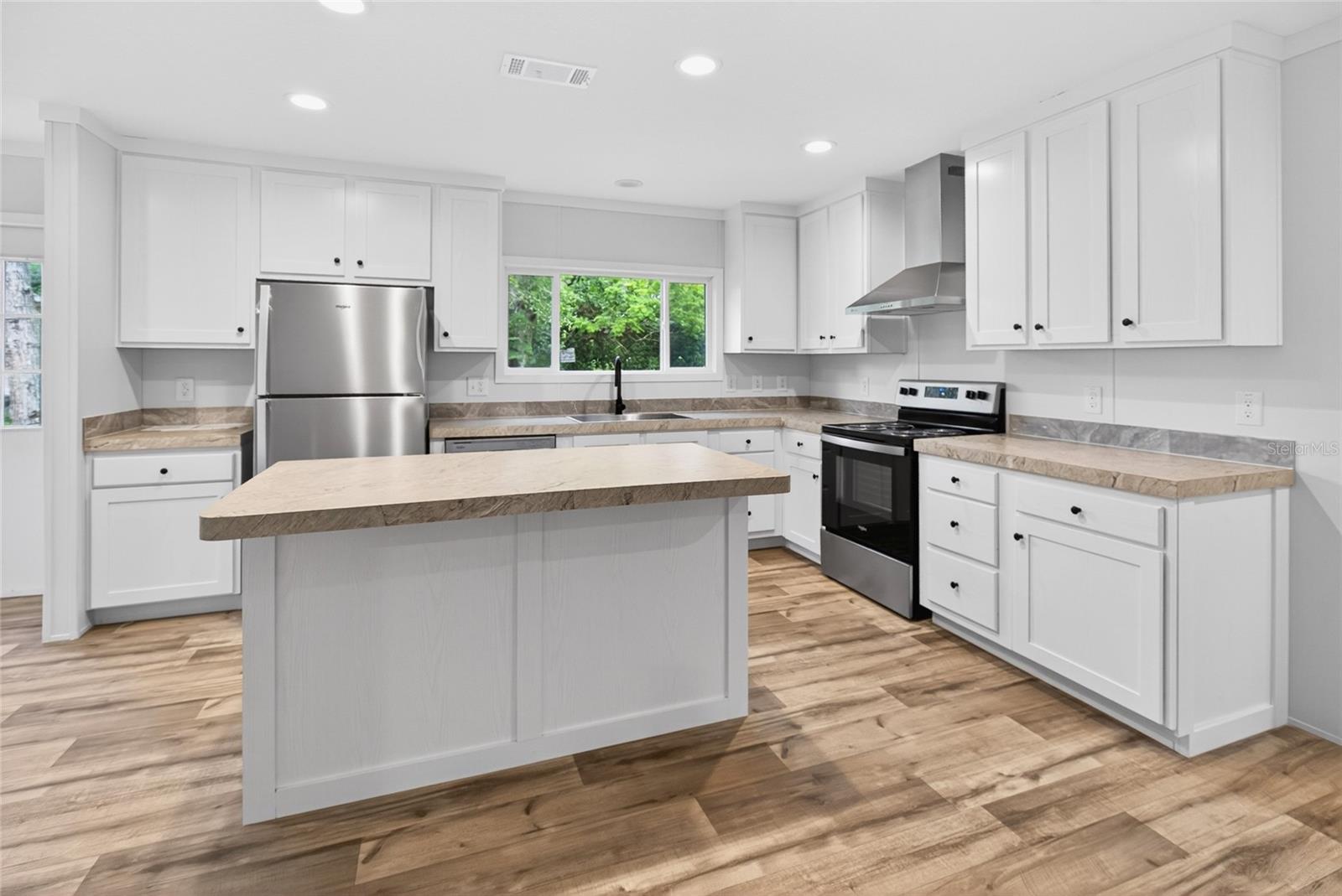 17475 TAVERN RD, BROOKSVILLE, FL — photo 9