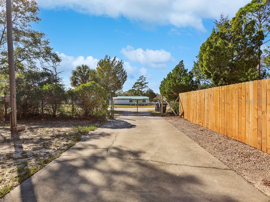 112 8TH ST NE, STEINHATCHEE, FL — photo 8