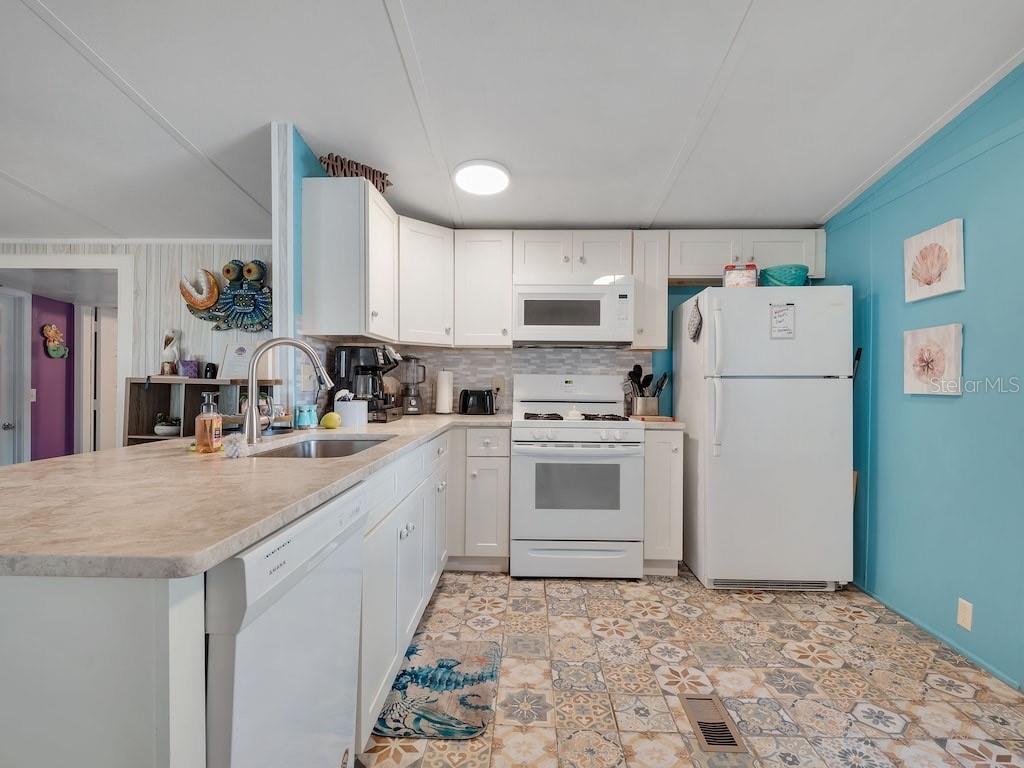 112 8TH ST NE, STEINHATCHEE, FL — photo 17
