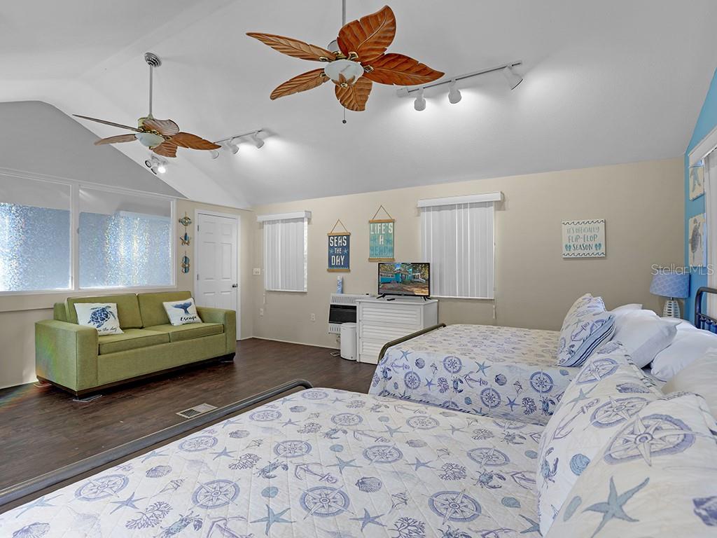 112 8TH ST NE, STEINHATCHEE, FL — photo 42