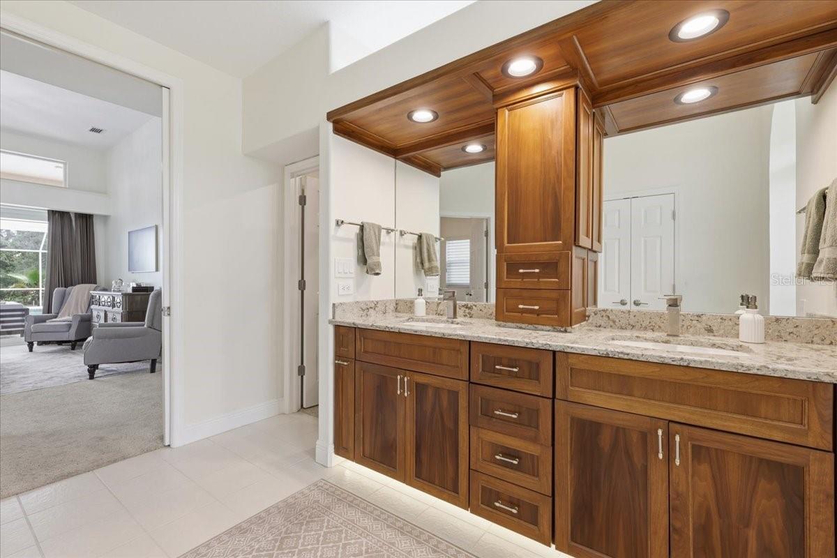 9161 SOUTHERN COMFORT CT, WEEKI WACHEE, FL — photo 12