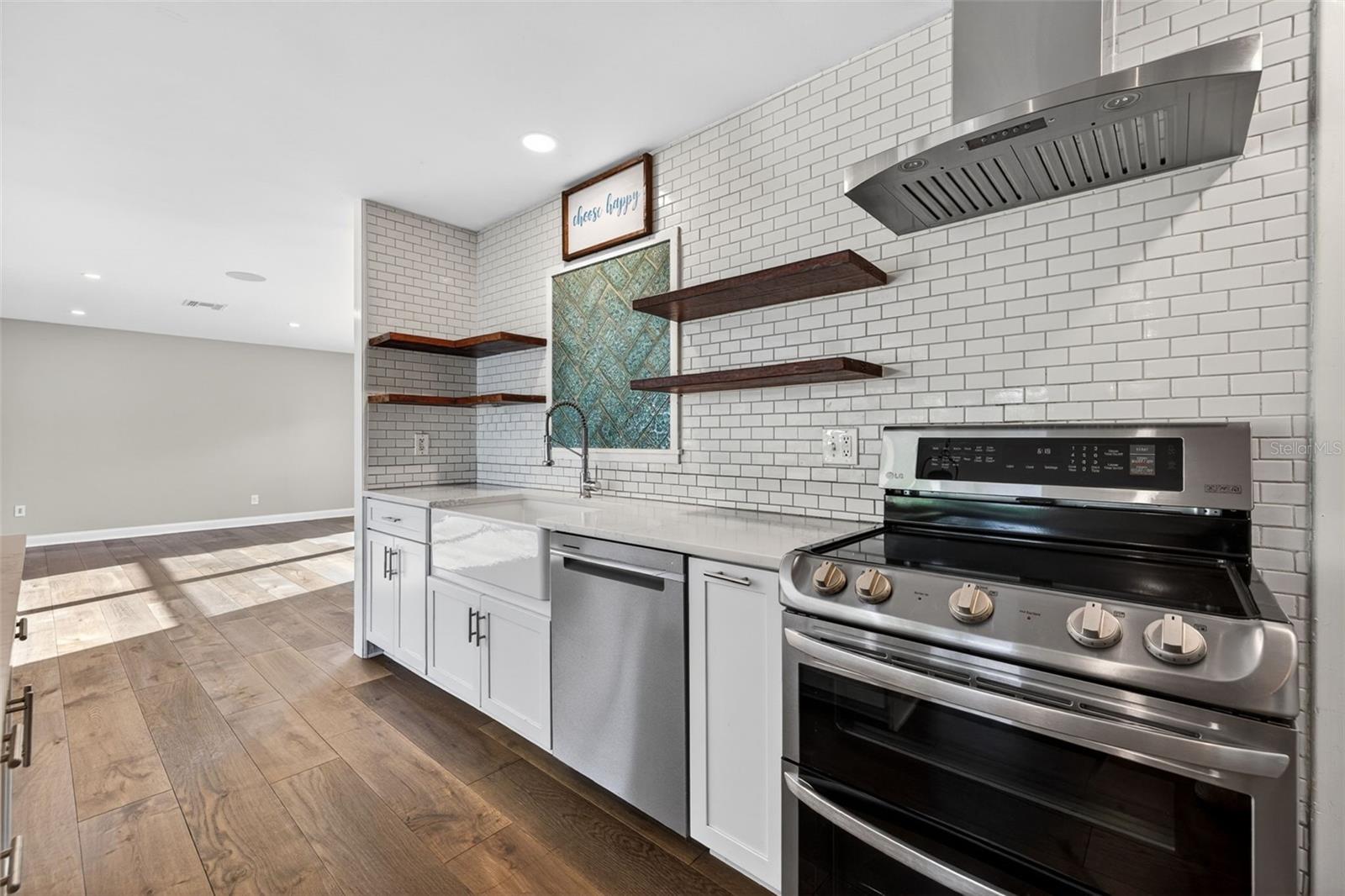 4200 BEACH DR SE, ST PETERSBURG, FL — photo 5
