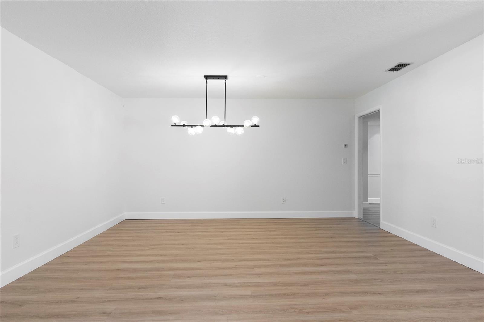 3119 HYDE PARK DR, CLEARWATER, FL — photo 3