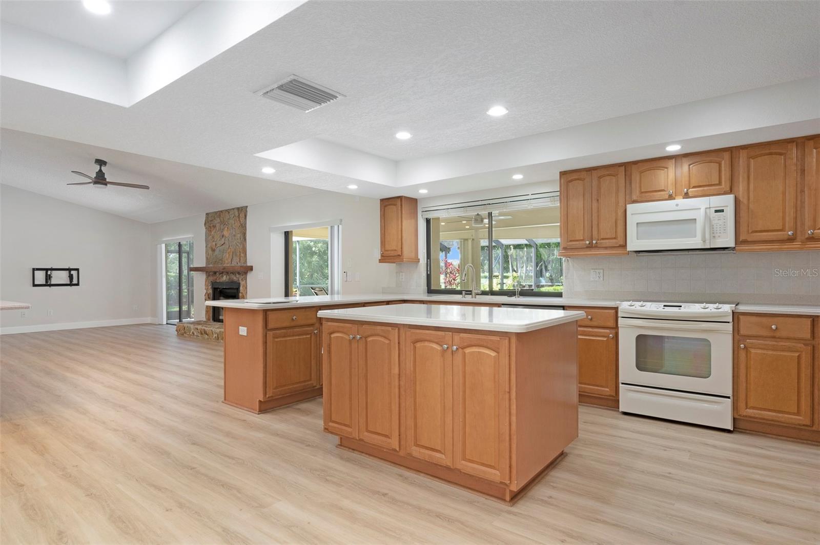 3119 HYDE PARK DR, CLEARWATER, FL — photo 15