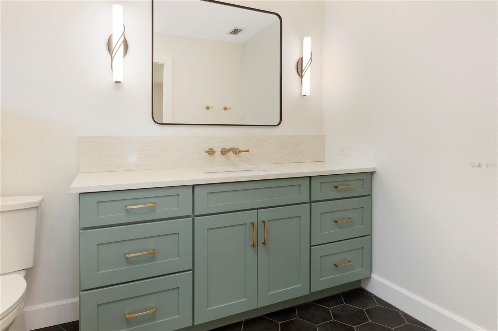 3119 HYDE PARK DR, CLEARWATER, FL — photo 11