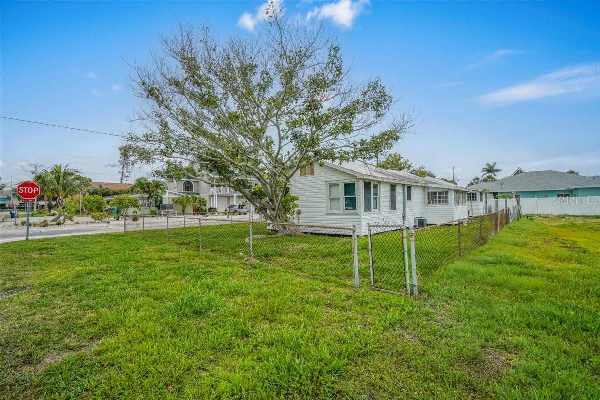 121 48TH ST, HOLMES BEACH, FL — photo 26