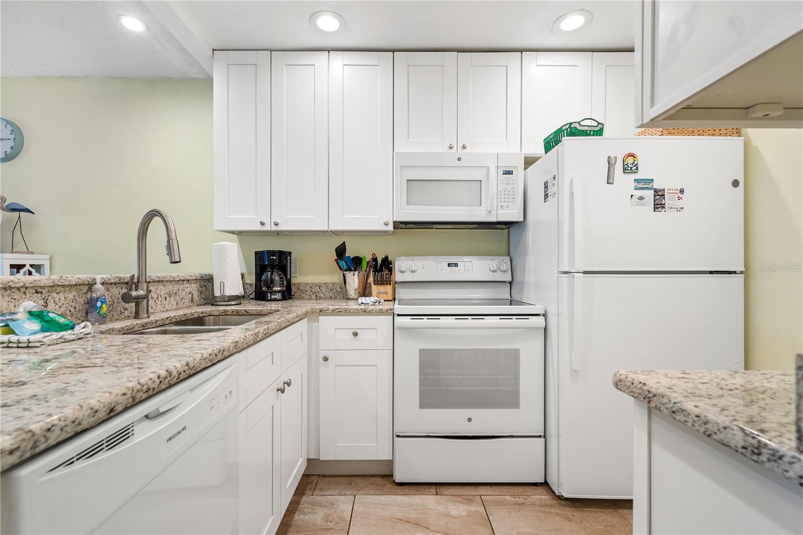 230 MEDALLION BLVD #E, MADEIRA BEACH, FL — photo 9