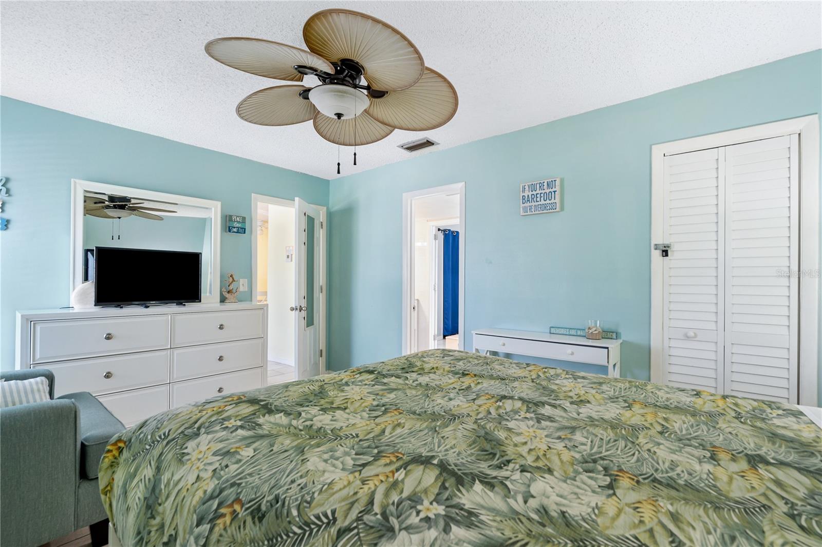 230 MEDALLION BLVD #E, MADEIRA BEACH, FL — photo 13
