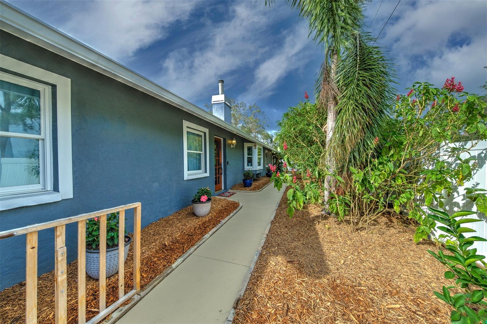 2690 TEMPLE ST, SARASOTA, FL — photo 2