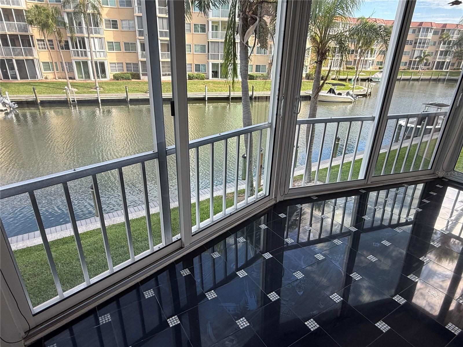 1250 N PORTOFINO DR #202, SARASOTA, FL — photo 2