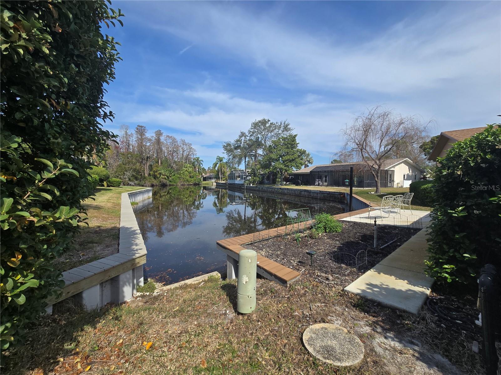 300 CYPRESS CREEK CIR, OLDSMAR, FL — photo 2