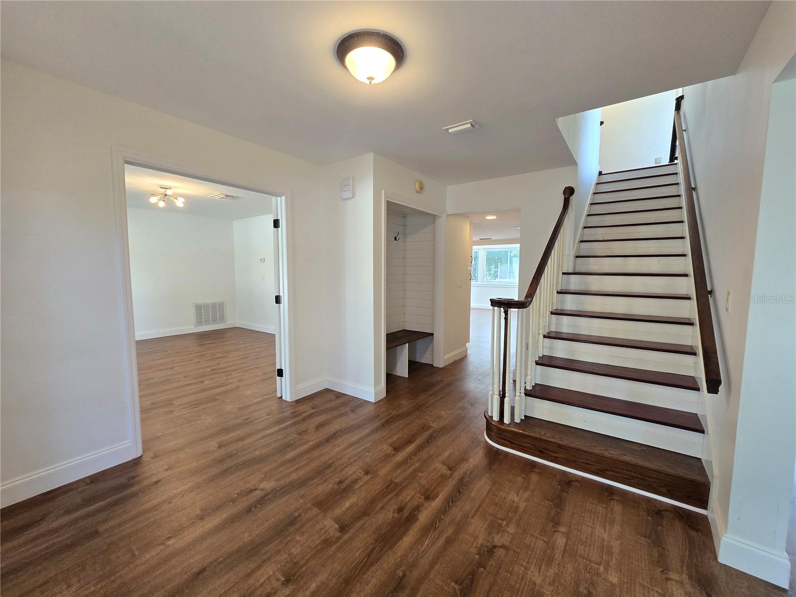 300 CYPRESS CREEK CIR, OLDSMAR, FL — photo 5