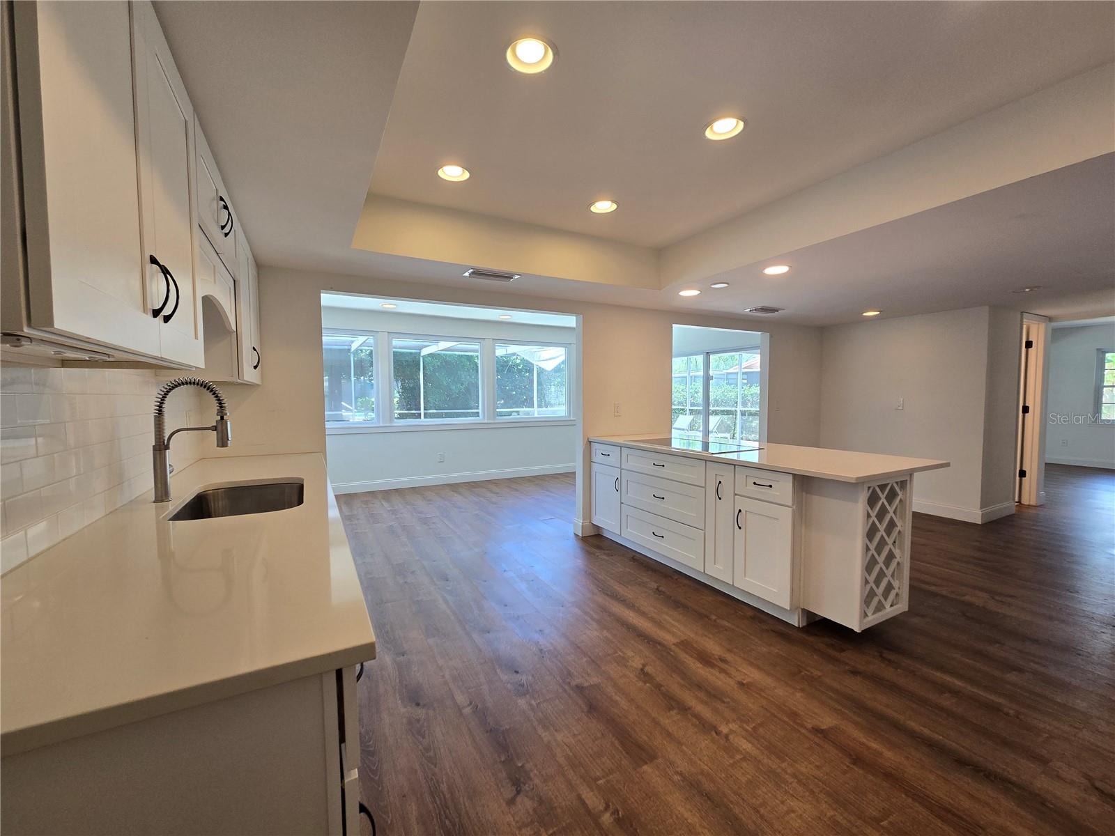 300 CYPRESS CREEK CIR, OLDSMAR, FL — photo 7