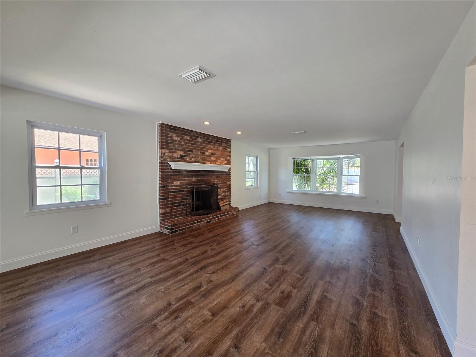 300 CYPRESS CREEK CIR, OLDSMAR, FL — photo 8